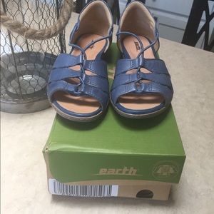 Earth Aloha Size 6.0D New With Box